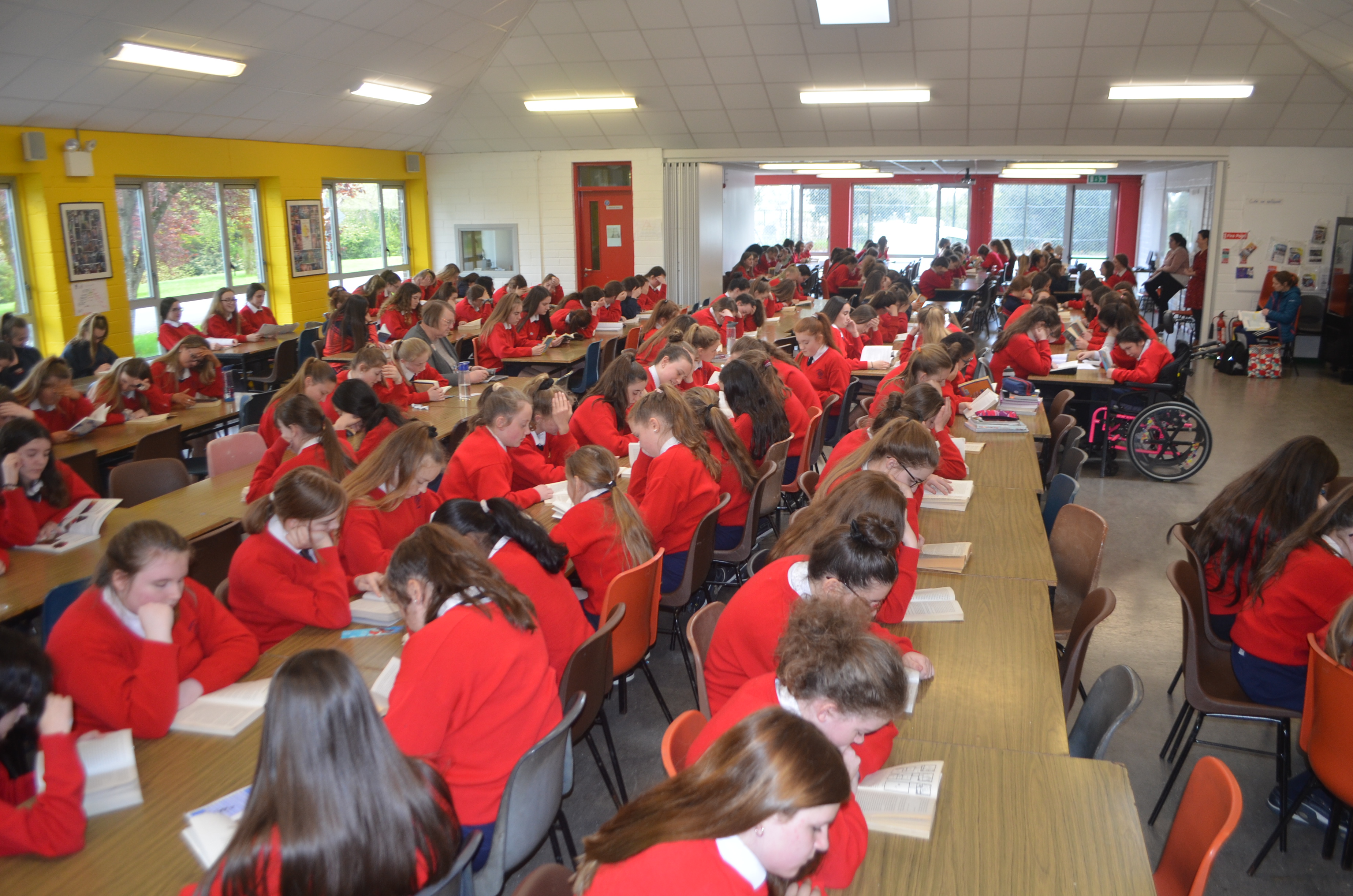Written Answers. - Clonmel (Tipperary) School. Dil ireann (26th 